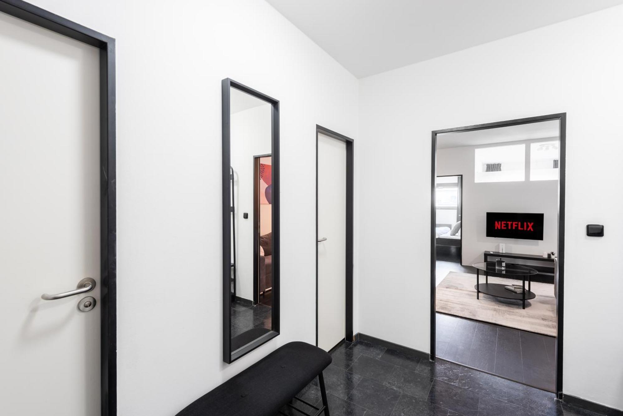 Apartments With Large Balcony, Parking Praga Exterior foto